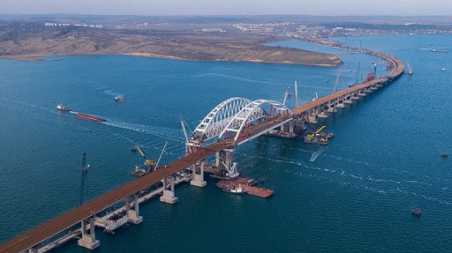 Движение по Крымскому мосту может открыться в середине года