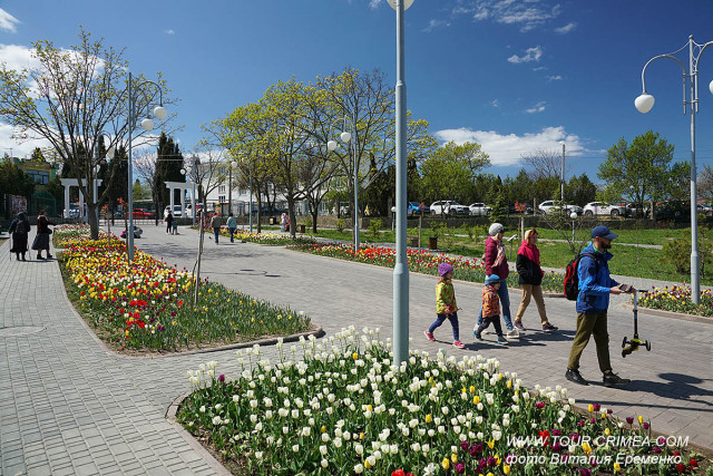 Севастопольский парад тюльпанов 2019 в сквере Ахматовой Севастопольский парад тюльпанов 2019 в сквере Ахматовой